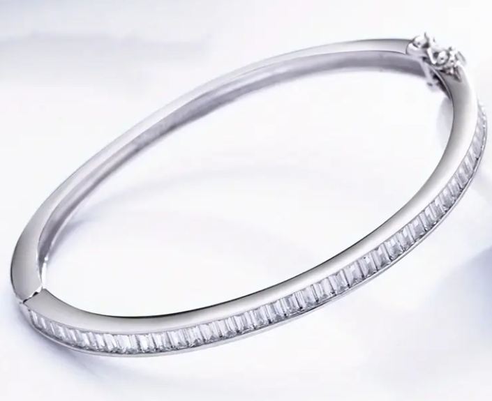 20.4 CTW MOISSANITE BANGLE, 20 GRAMS